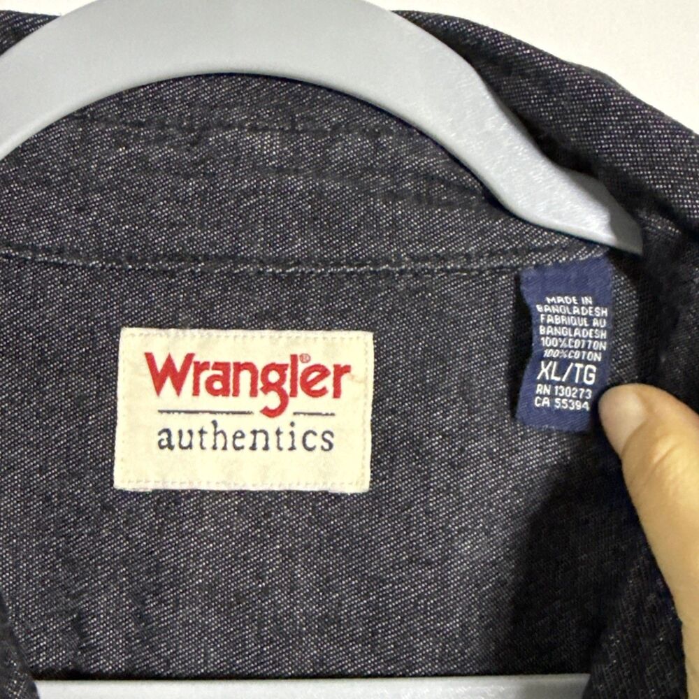 Wrangler Authentics Men's Denim Shirt Size XL Black Wash 100% Cotton Western - Picture 3 of 6